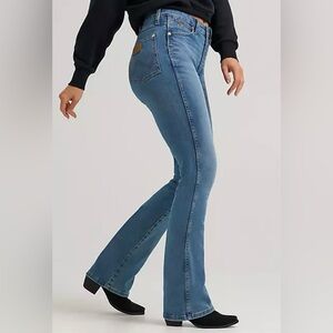 Wrangler Lainey Wilson Blue Boot Cut Jeans women’s
